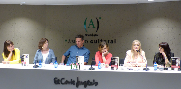 Charo Izquierdo presenta Puta no soy, acompañada por Cristina Cifuentes, Mabel Lozano, Joaquin Prat y Mirta Drago